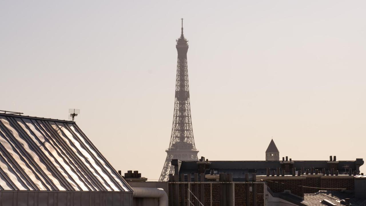 Monsieur George Hotel & Spa - Champs-Elysees Париж Екстериор снимка The tower in 2006