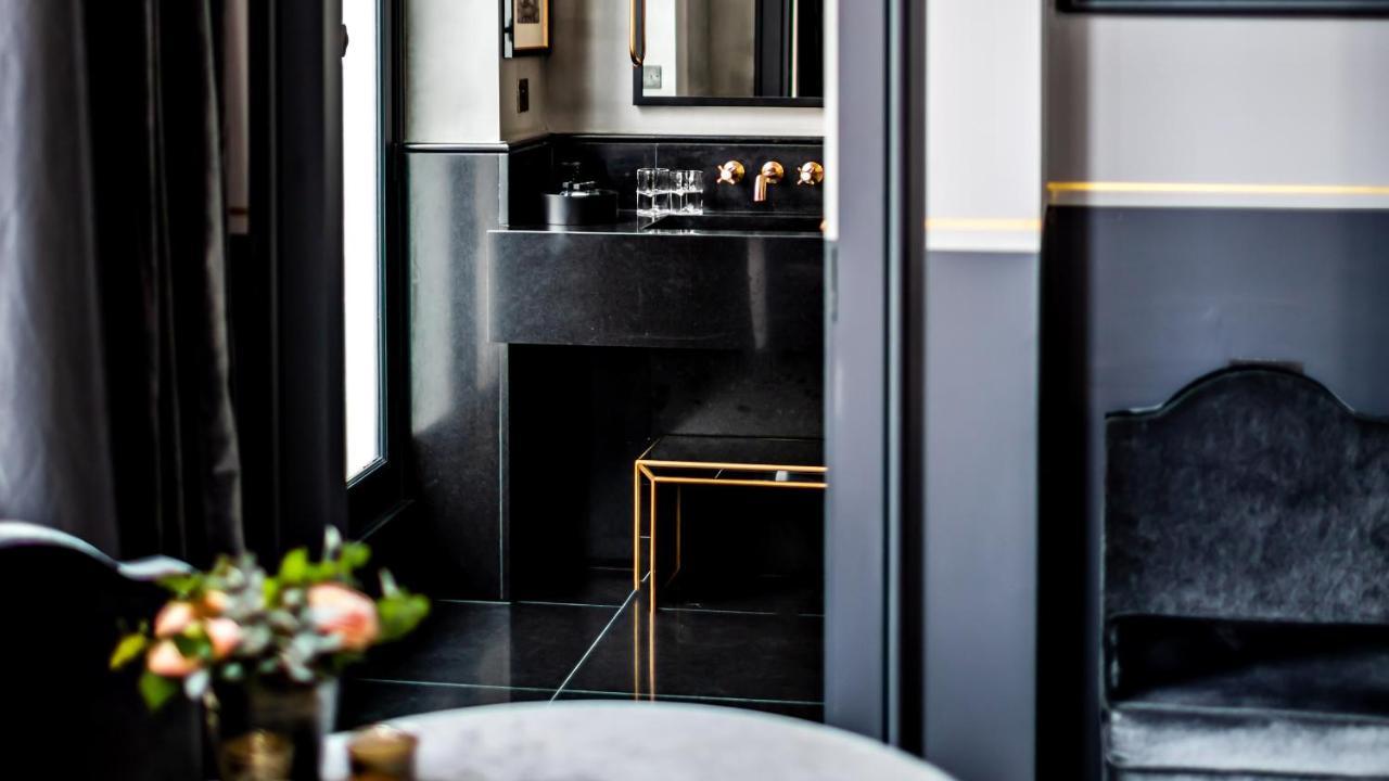 Monsieur George Hotel & Spa - Champs-Elysees Париж Екстериор снимка A kitchen in a suite at the hotel