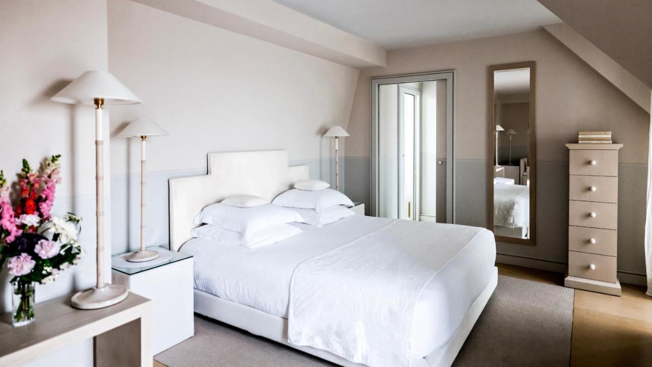 Monsieur George Hotel & Spa - Champs-Elysees Париж Екстериор снимка A bedroom at the hotel